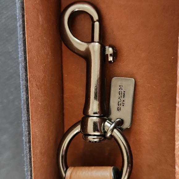 NWOT IOB Coach Men's Saddle Tan Wallet & Key Ring Boxed Set ๐๐ - Picture 5 of 16